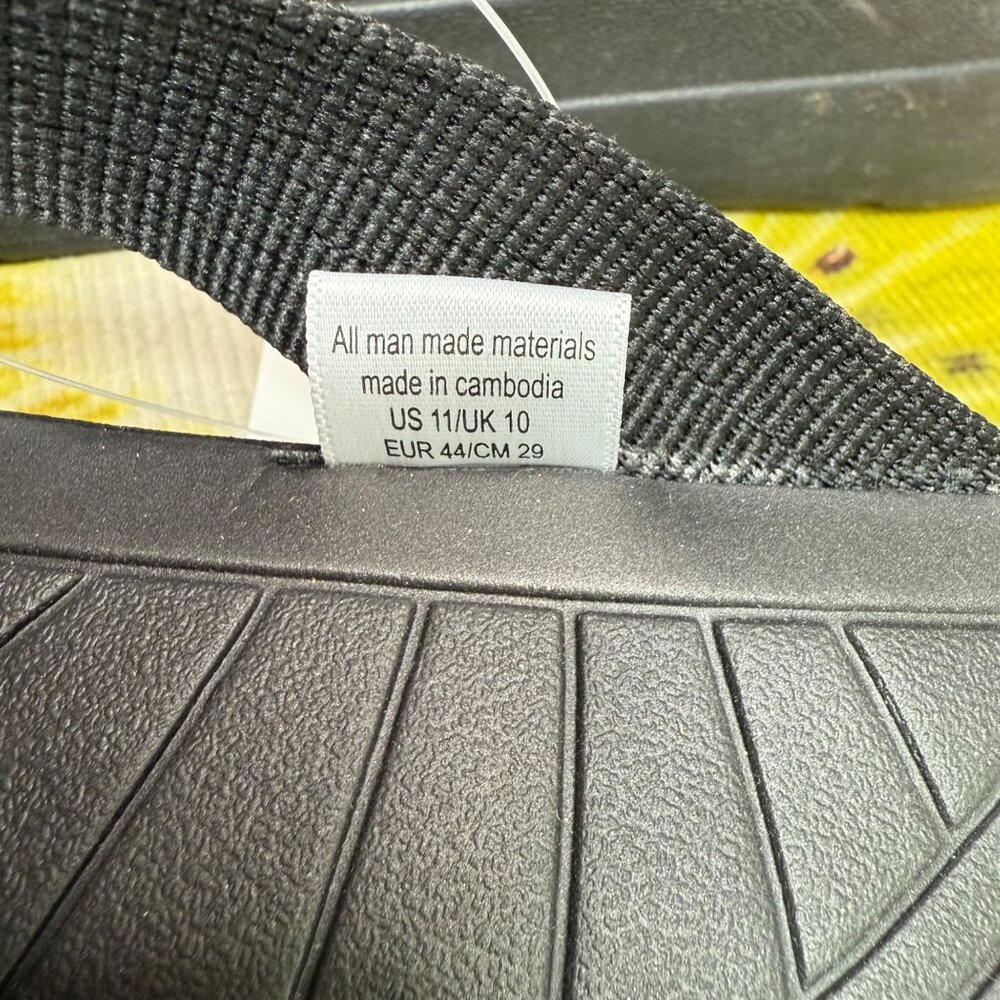 Malibu Men's Black Flip Flops Sandals Size 11 Comfortable Beachwear - Picture 4 of 8